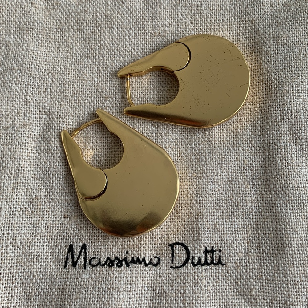 💛💛💛 Massimo Dutti gold coloured earrings 💛💛💛